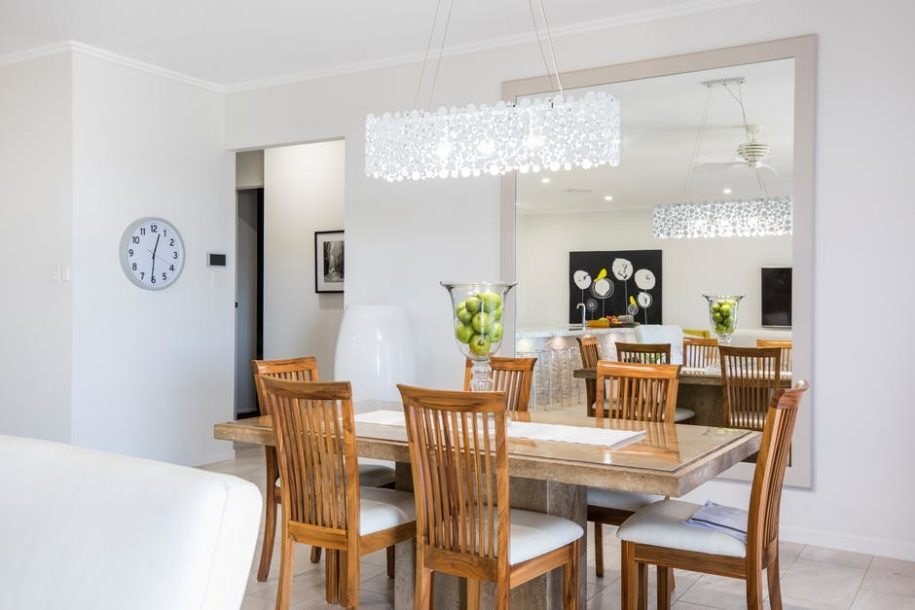 مزیت برتر داشتن آینه دیواری بزرگ