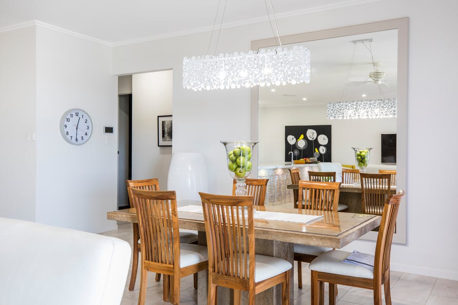 مزیت برتر داشتن آینه دیواری بزرگ